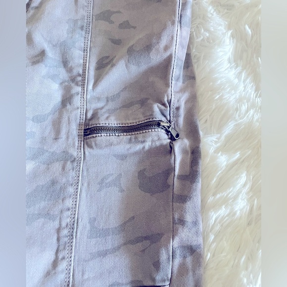 GAP CAMO CARGO PANTS SIZE 4 - Picture 11 of 13